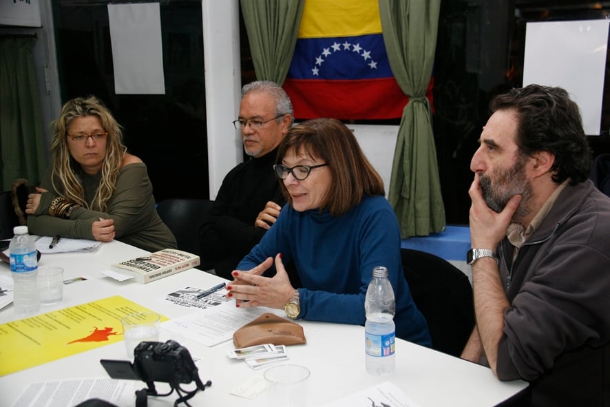 Telma Luzzani, Mariana Moyano y Modesto Emilio Guerrero abordaron desde distintos ángulos este fenómeno mediático desde la aparición de Hugo Chávez