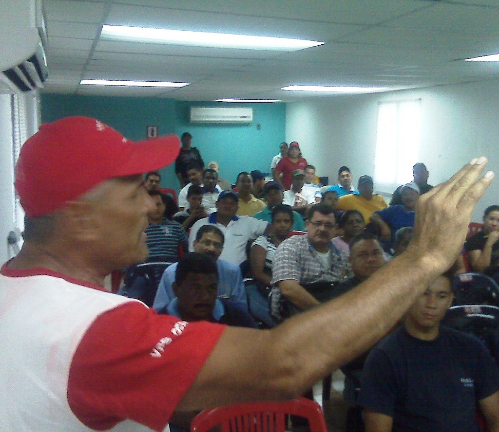Pedro Vásquez durante su intervención a la dirigencia sindical de la URT Sucre