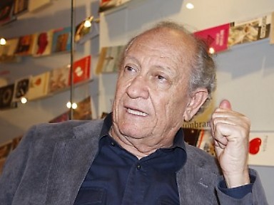 El poeta y crítico literario, Gustavo Pereira