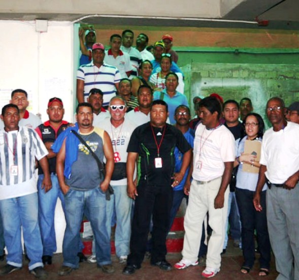 Trabajadores y directivos sindicales del Mercado Municipal de Cumaná
