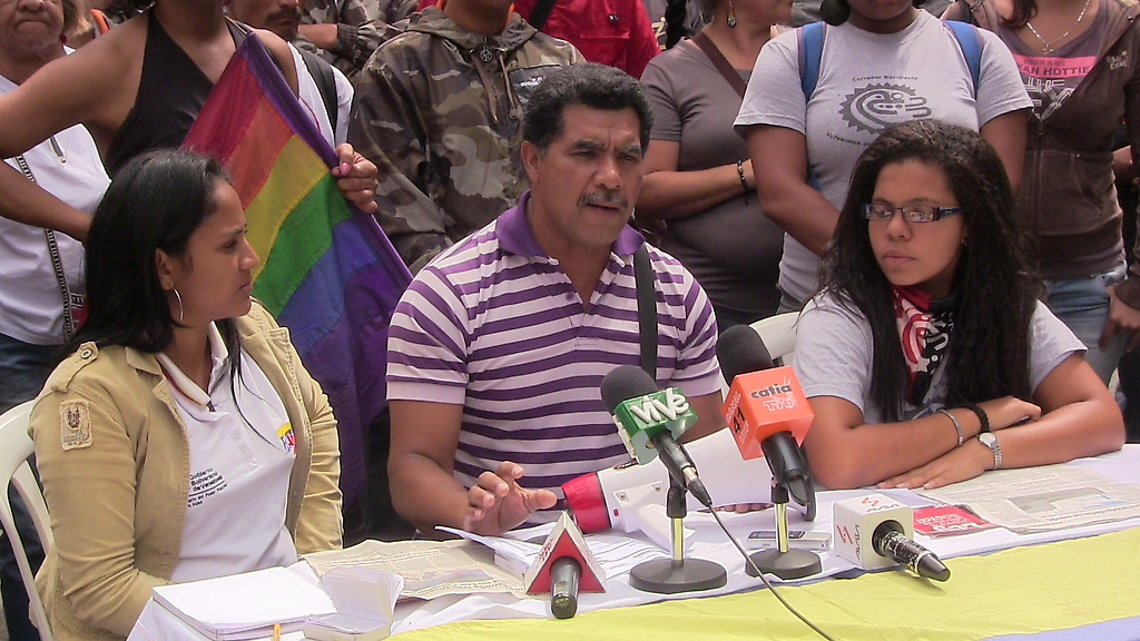 Andrés Eloy Anzola de Catia Región Insurgente en la rueda de prensa frente al Mercado de Catia