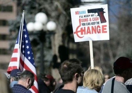 Miles de personas protagonizaron el sábado manifestaciones en 49 estados de EEUU en contra de las medidas restrictivas para controlar el uso de armas