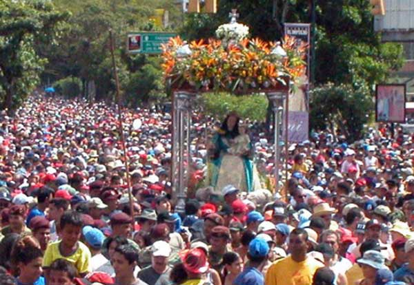 Tercera procesión más grande en el mundo. La primera es la de Fátima y lasegunda la de la Guadalupe