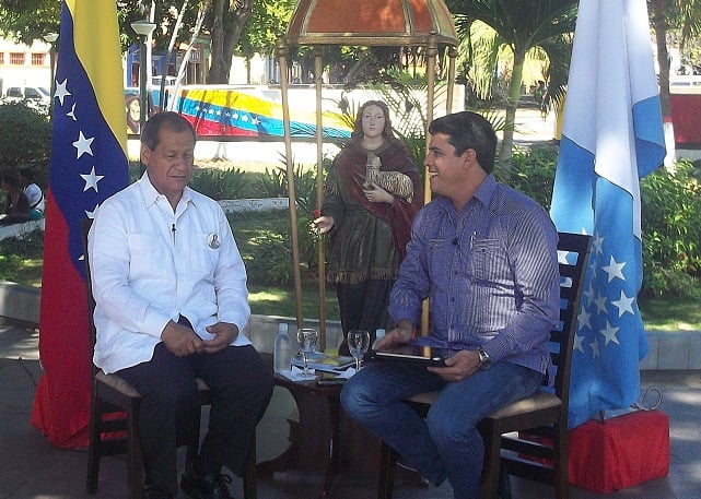 El gobernador Acuña con el entrevistador Arconada