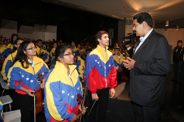 Maduro felicitó a los músicos
