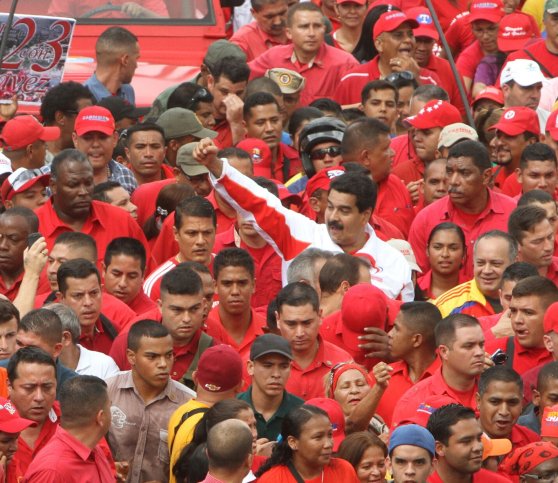 Vicepresidente Maduro y Diosdado Cabello, Presidente de la AN entre la multitud