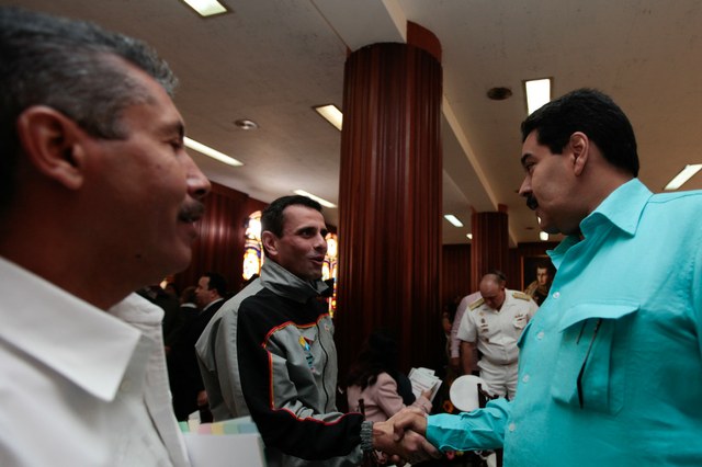 El vicepresidente Maduro con los gobernador Capriles y Falcón