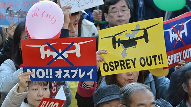Miles de japoneses marcharon el domingo por las calles de Tokio para protestar contra la presencia militar estadounidense en la isla de Okinawa