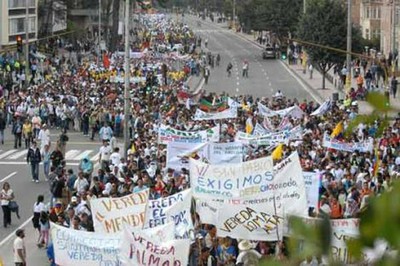 Docentes colombianos rechazan en las calles capitalinas la privatización de la educación