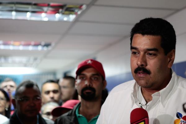 Vicepresidente Maduro en visita sorpresa al Periférico de Coche el mismo día en que ordenó la intervención (febrero 2013).