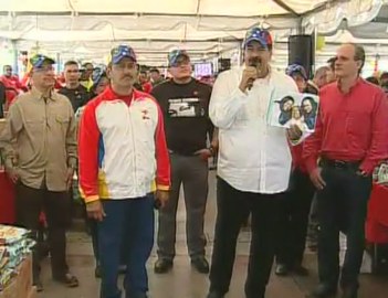 El vicepresidente ejecutivo, Nicolás Maduro junto a varios miembros del Ejecutivo Nacional