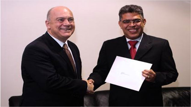 Niky Fabiancic entrega las cartas credenciales al Canciller Elías Jaua