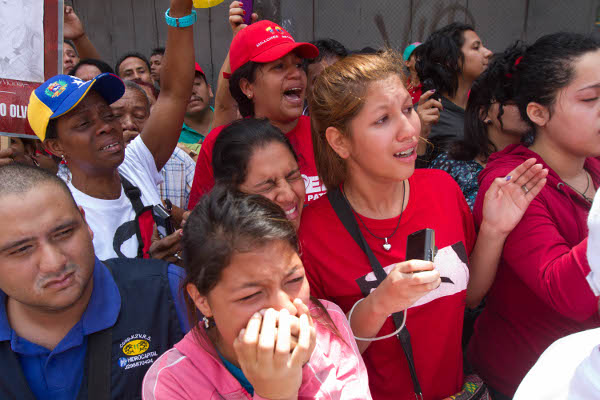 Expresiones de dolor del Pueblo que acompaña a Chávez
