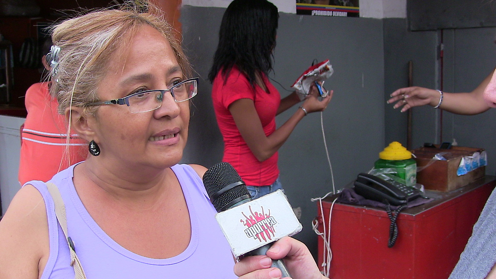Wilia Xiomara Torrealba, vocera del consejo comunal de La Línea, nos habla de la lucha y el compromiso, frente al Hospital militar Dr Carlos Arvelo