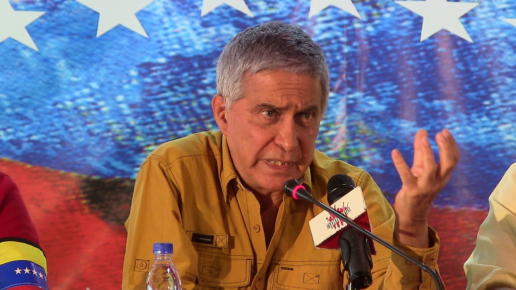 Profesor Vladimir Acosta  en el foro El Legado de Chávez