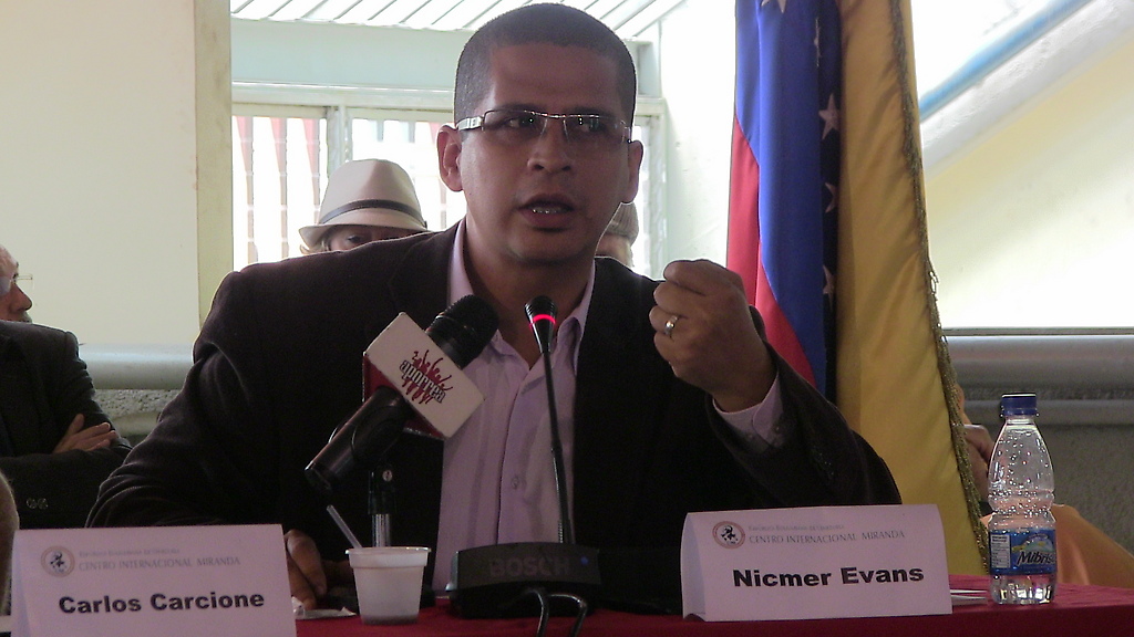 Nicmer Evans en el foro El Legado de Chávez