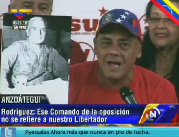 “Ése es tu Comando, Majunche, el Comando ‘Simon Bolivar Bucker Junior’ ”, dijo Rodríguez desde Anzoátegui, mostrando el retrato del personaje