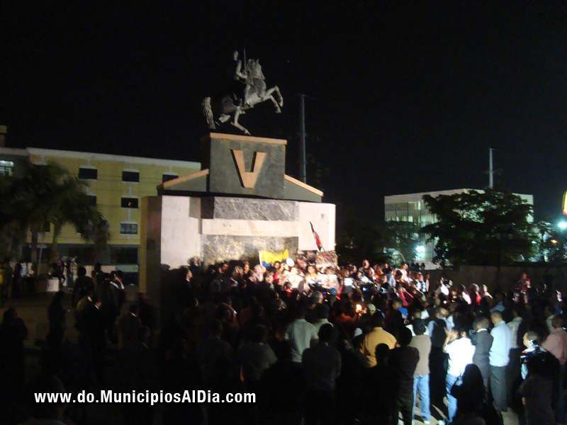 La plaza Bolívar de Santo Domingo fue escenario del espontáneo acto de solidaridad
