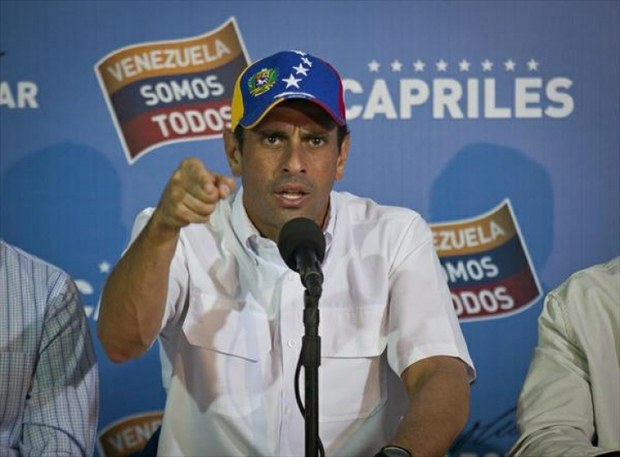 Henrique Capriles Radonski, excandidato presidencial derrotado y amenazando.