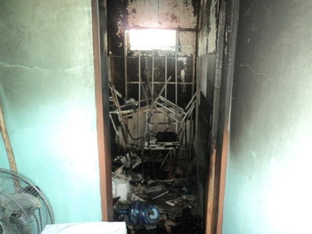 Centro de Diagnóstico Integral en Barinas, quemado por manifestantes de oposición.
