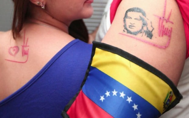 Tatuajes de la firma del Líder Supremo, Hugo Chávez Frías