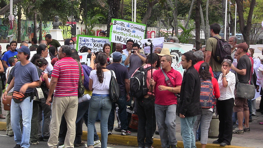 Protesta frente a La Fiscalía por asesinato de Sabino Romero Izarra