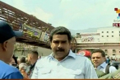 Nicolás Maduro llega al centro de votación
