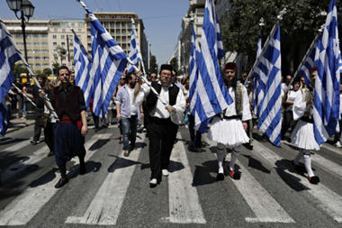 Trabajadores municipales griegos protestan contra los despidos masivos