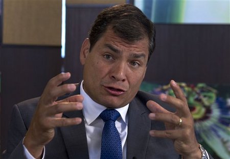 El presidente de Ecuador, Rafael Correa durante la entrevista con Associated Press