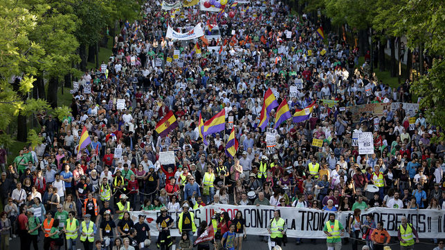 Miles de personas marcharon contra las políticas capitalistas de la Troika