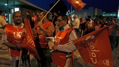 Trabajadores de servicios públicos se sumaron al paro en protesta por las medidas de austeridad que mantiene el Gobierno de Portugal.