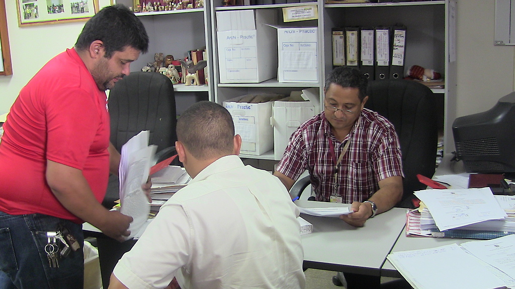Entrega de documentos en la Defensoría Pública del estado Cojedes