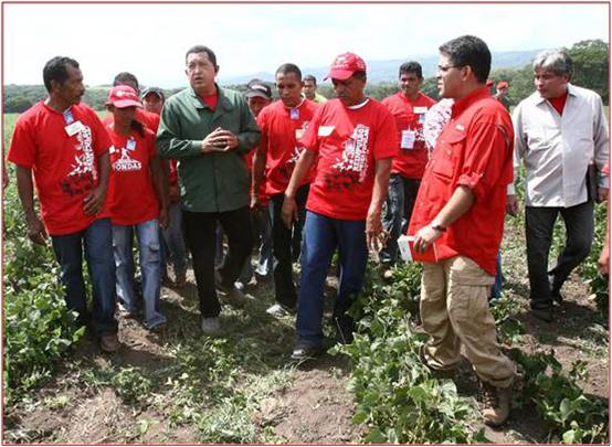 Chávez en visita a la Comuna Socialista El Maizal
