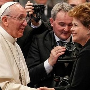 Presidenta de Brasil recibe al Papa Francisco