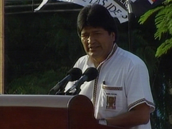 Durante su discurso en el Acto Central por el Día de la Rebeldía Nacional, el presidente Evo Morales agradeció a Cuba los más de 700 000 bolivianos operados por la Misión Milagro.