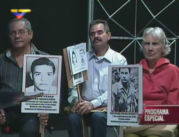 Familiares de asesinados y sobrevivientes de la represión durante la Cuarta República en VTV