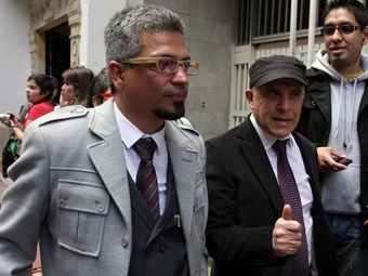 Carlos Hernando Rivera y Gonzalo Ruiz Giraldo dirigiéndose al juzgado