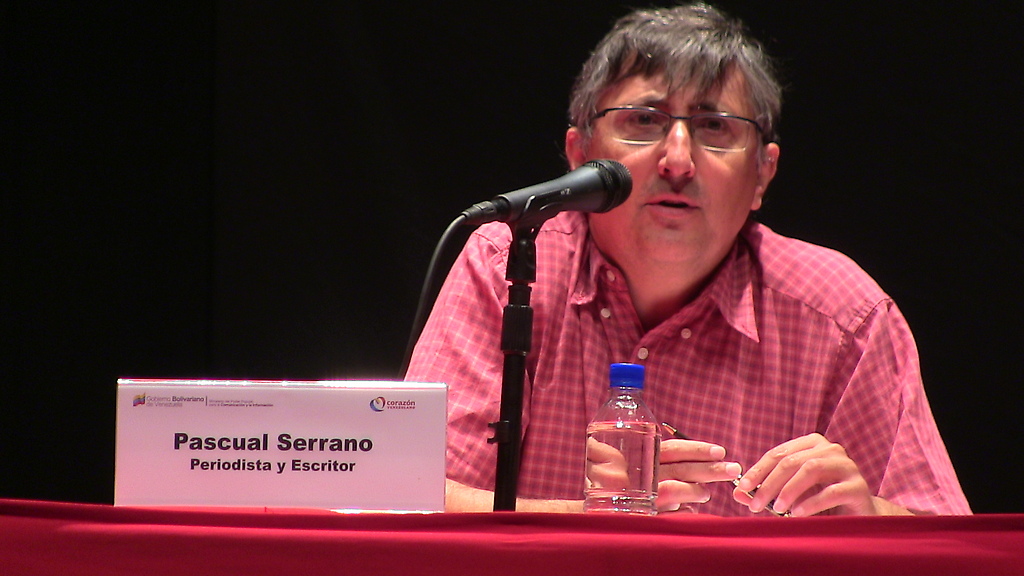 Pascual Serrano exponiendo en el foro Comunicación popular frente a los nuevos retos de la revolución bolivariana