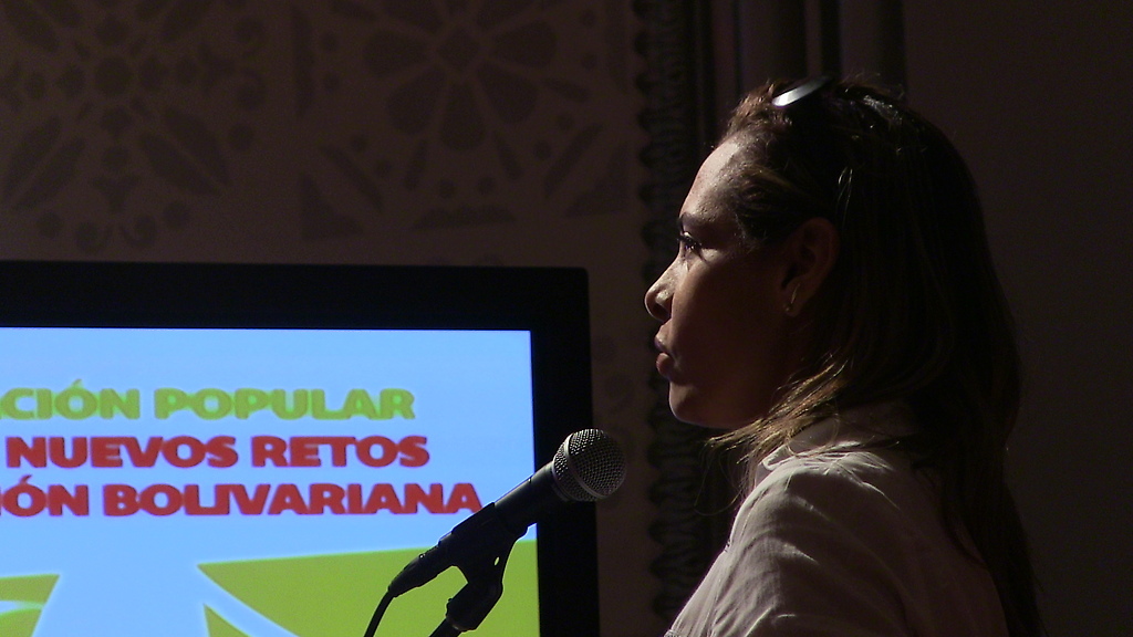 Irene Gonzalez de Radio rebelde de catia en el foro Comunicación popular frente a los nuevos retos de la revolución bolivariana
