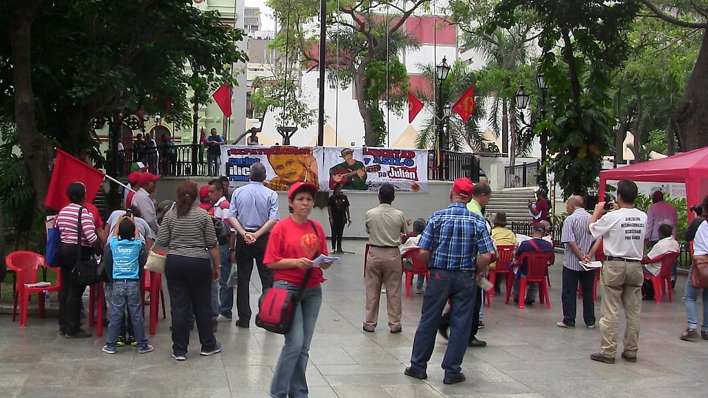 Acto de solidaridad conCarlos Ilich Ramirez y Julian Conrado en la plaza bolívar de caracas