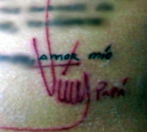 Aunque no divulgó inicialmente donde fue realizado el tatuaje, una de sus seguidoras le escribió “parece ser en el costado izquierdo junto al corazón” a lo que ella respondió: “Sí, allí mismo es”