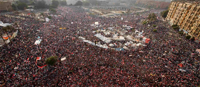 Cientos de miles de personas han vuelto a abarrotar la plaza Tahrir.