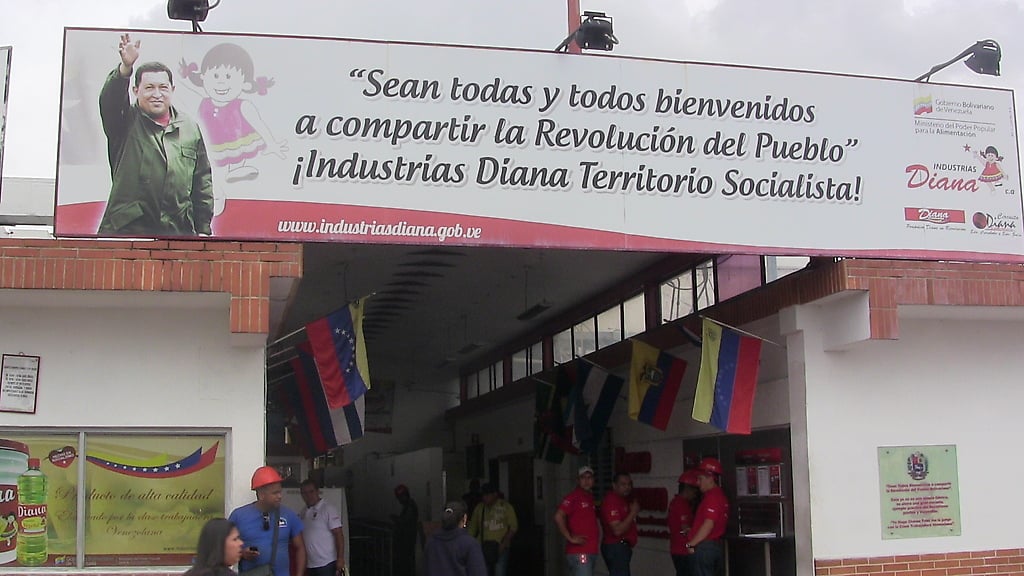 Bienvenidos a Industrias Diana, Territorio Socialista