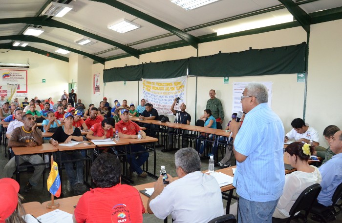 Cley sesionó  junto a los trabajadores en la EPS Pedro Camejo