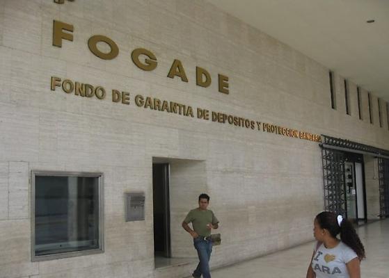Trabajadores de FOGADE denuncian notable reducción de sus beneficios y sienten lesionados sus derechos con la actual administración que conduce una hija del ministro del Trabajo.