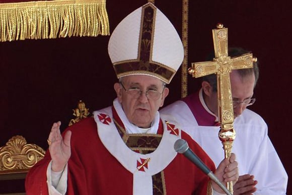 Papa Francisco, indignado por las muertes en Lampedusa, isla italiana que visitó recientemente