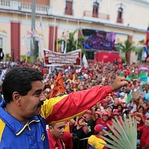 Presidente Maduro junto al pueblo en Miraflores