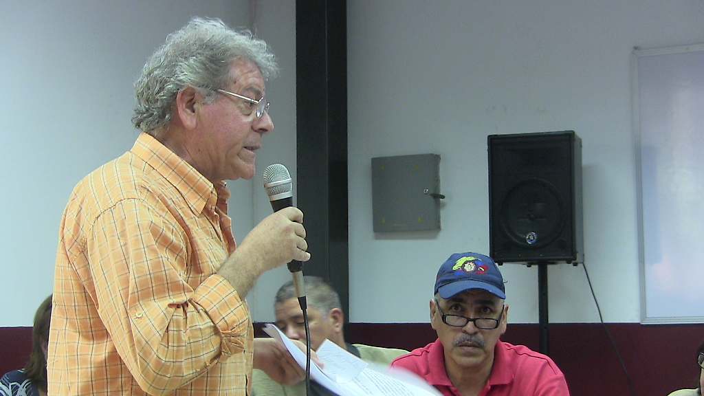Hector Rubén Cataldo dirigiéndose a la asamblea CBST, en Caracas
