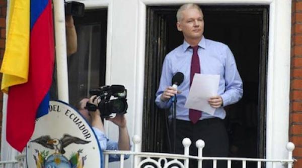 Assange permanece en la embajada ecuatoriana en Londres