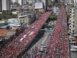 ríos de gente  en la despedida a Hugo Chávez